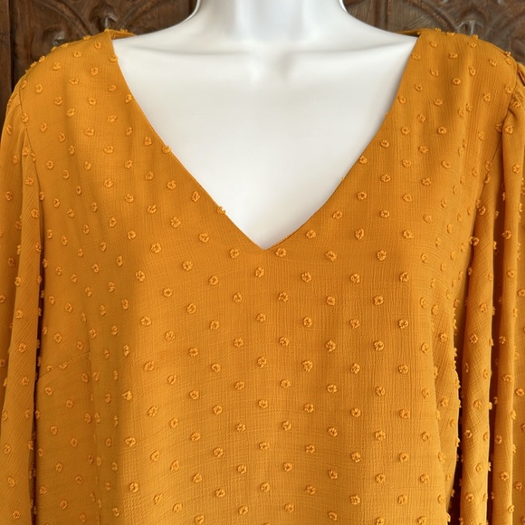 Medium Vince Camuto mustard balloon sleeve blouse - Picture 2 of 4